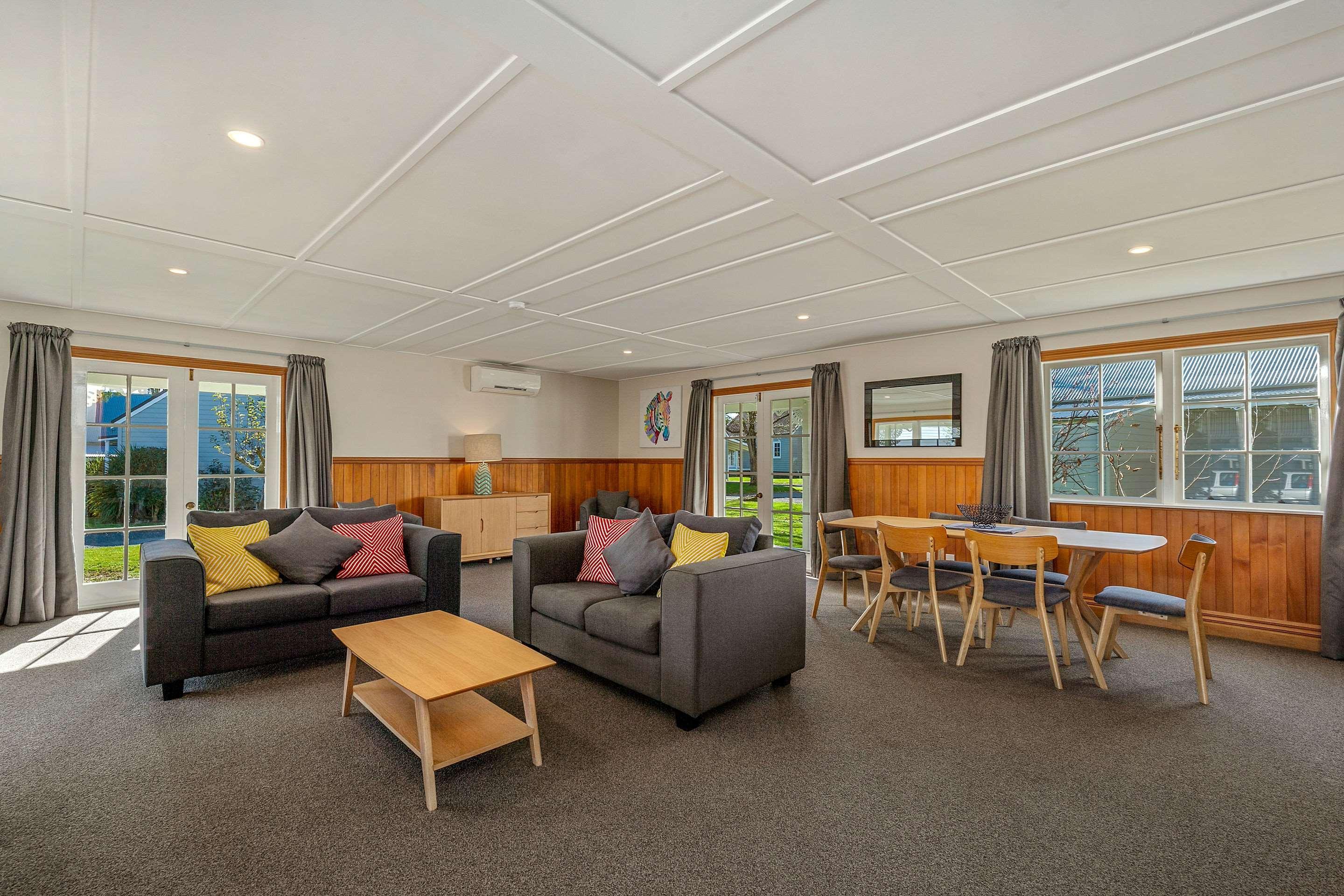 Huka Falls Resort Lago Lago Taupo Esterno foto The common room at the University of Waikato's Melville Hall