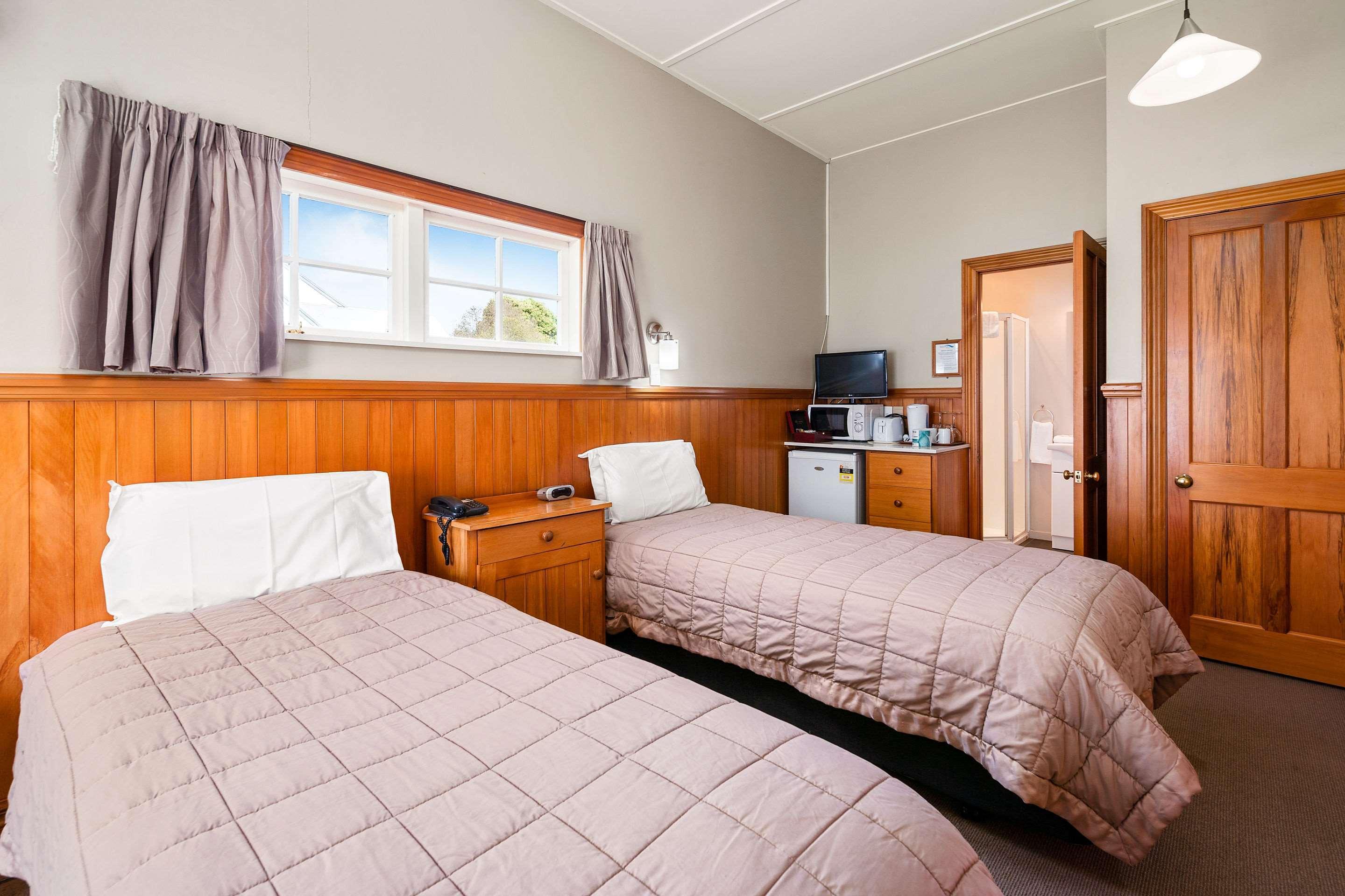 Huka Falls Resort Lago Lago Taupo Esterno foto A typical room at the hotel
