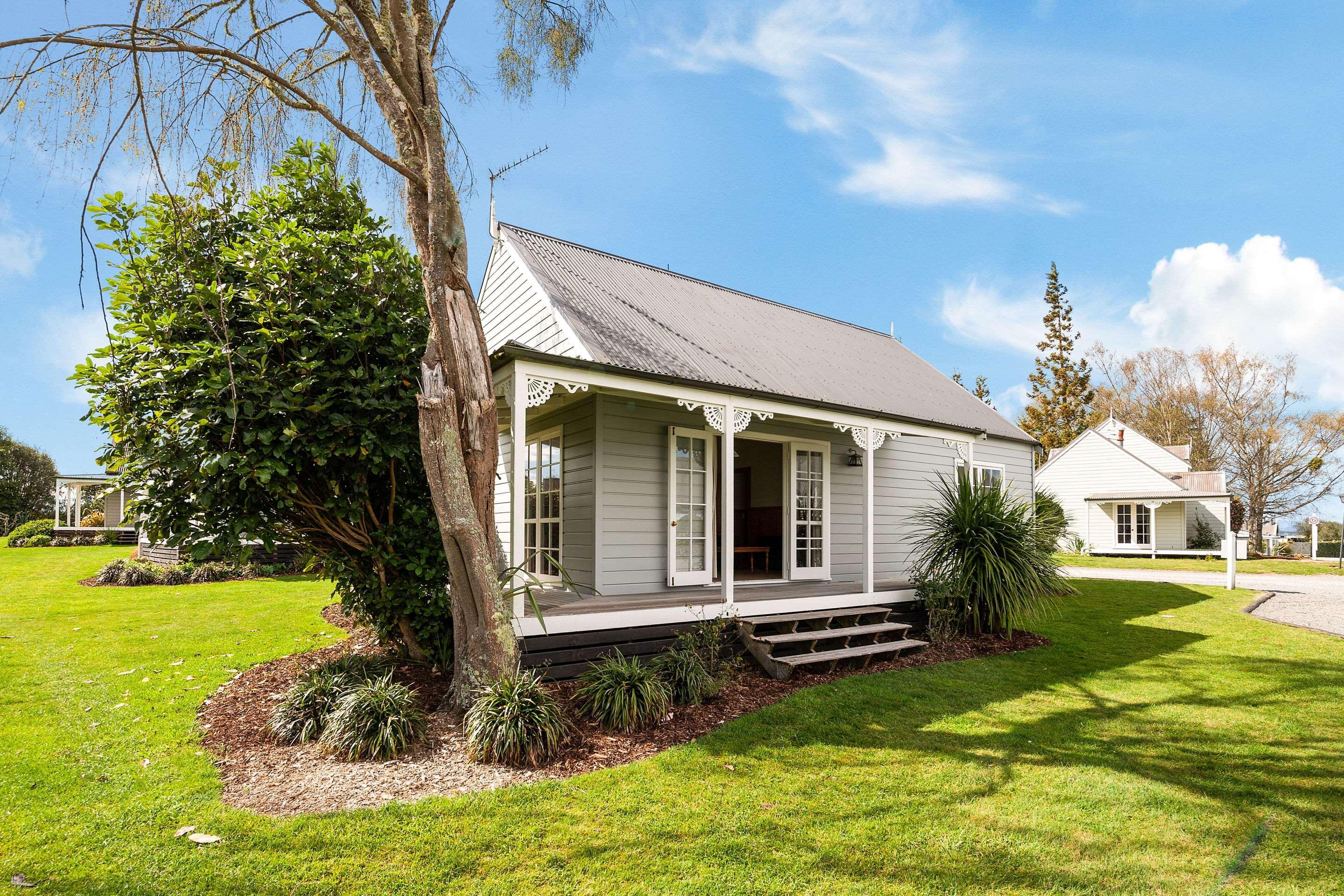 Huka Falls Resort Lago Lago Taupo Esterno foto The first house in Ashburton, built in 1858
