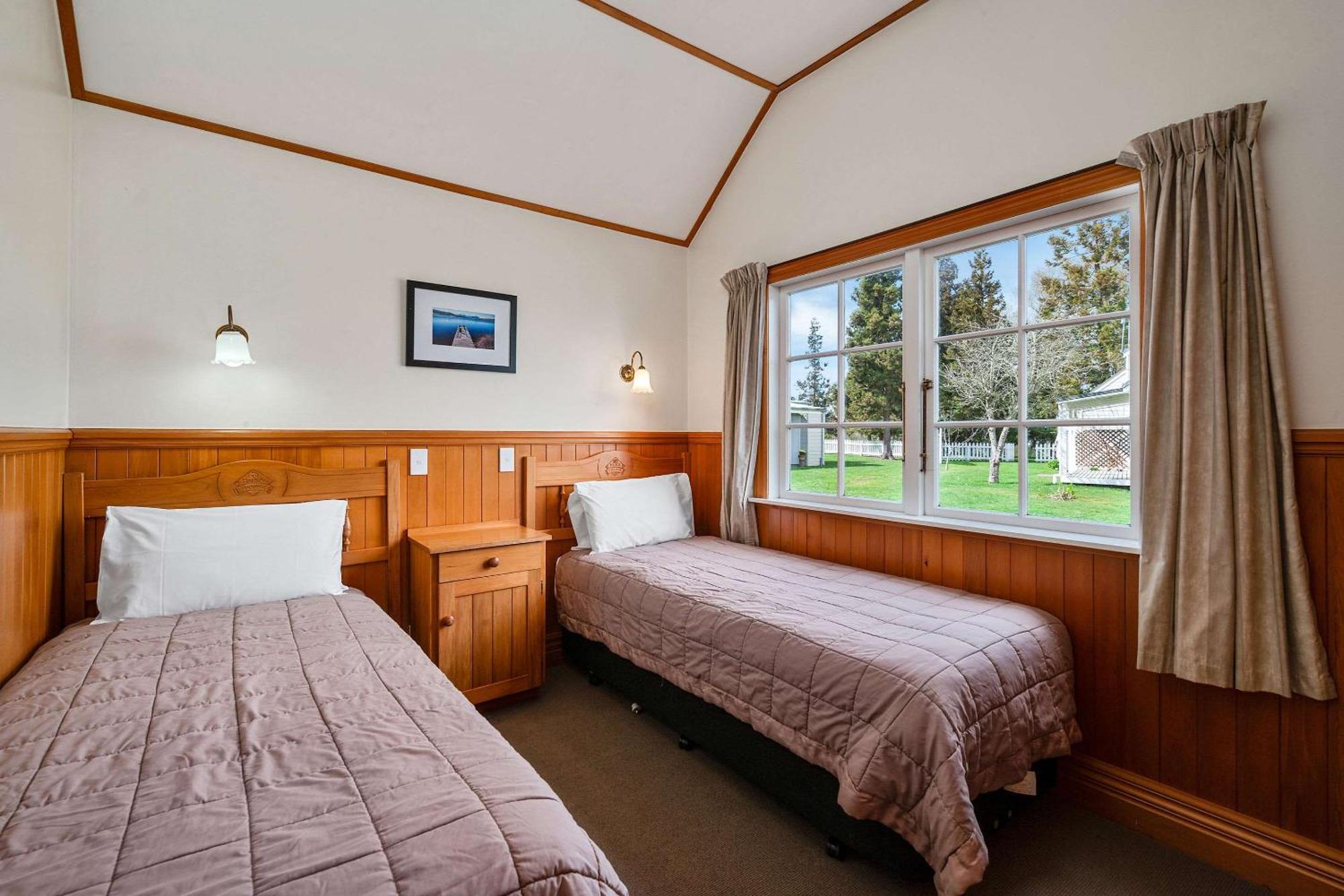 Huka Falls Resort Lago Lago Taupo Esterno foto A typical motel room