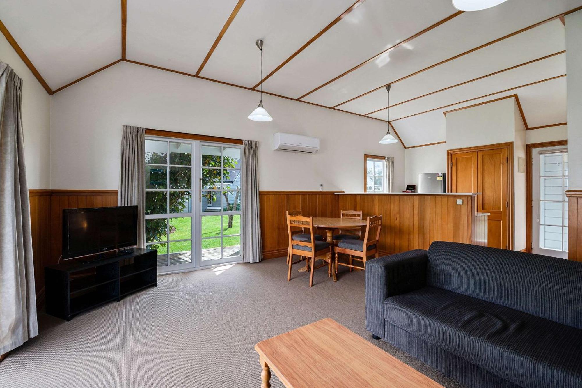 Huka Falls Resort Lago Lago Taupo Esterno foto A typical two bedroom apartment