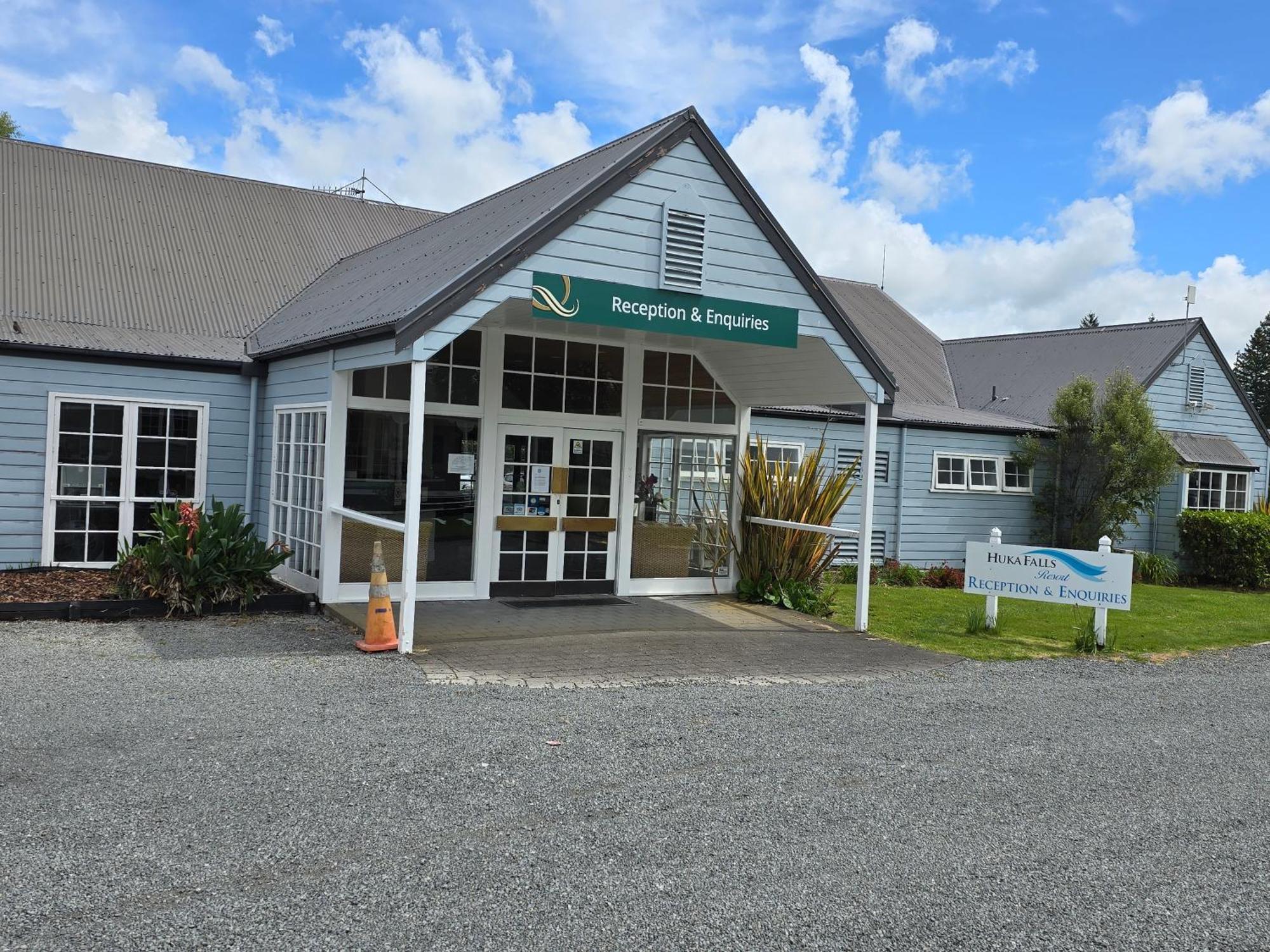 Huka Falls Resort Lago Lago Taupo Esterno foto Reception and Enquiries
