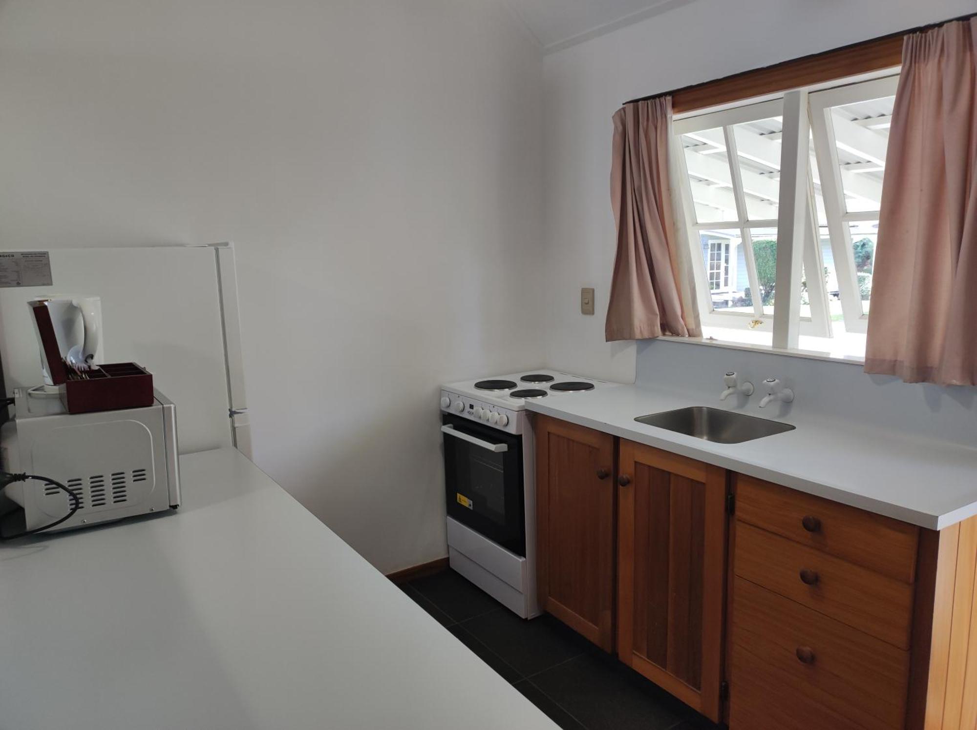 Huka Falls Resort Lago Lago Taupo Esterno foto A kitchen in a student flat